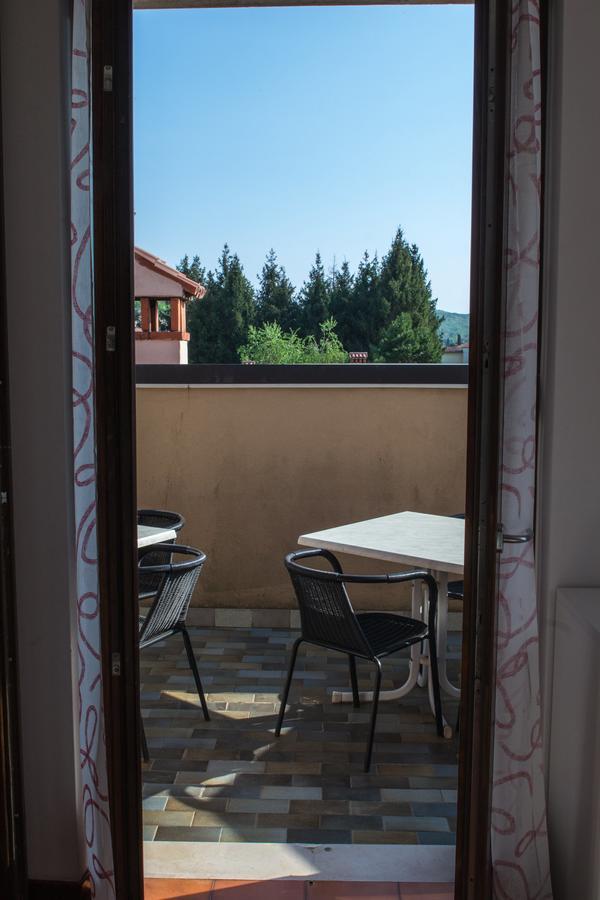 Residence Liana Albisano Торри-дель-Бенако Экстерьер фото