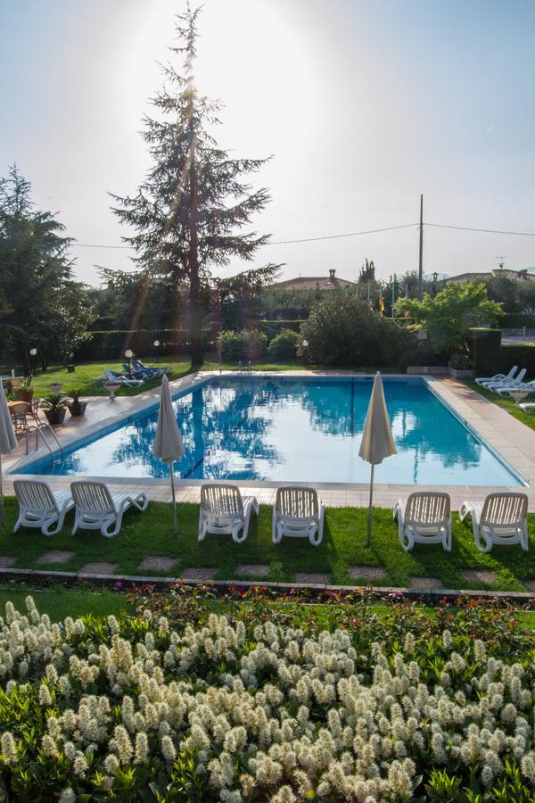 Residence Liana Albisano Торри-дель-Бенако Экстерьер фото